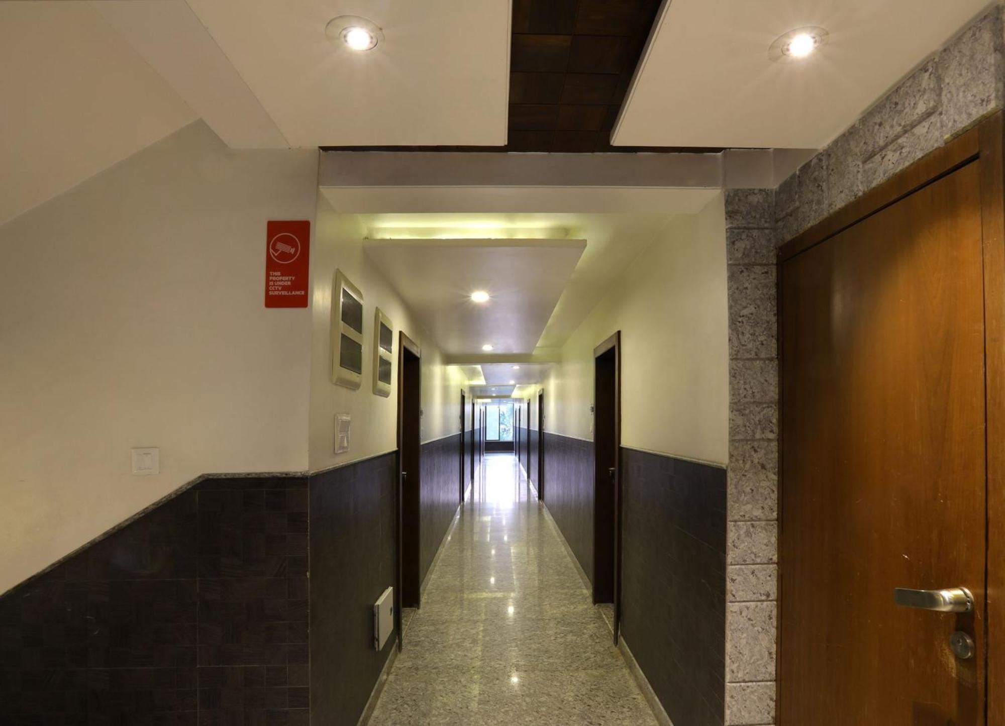 Collection O Satyan Inn Ширди Экстерьер фото